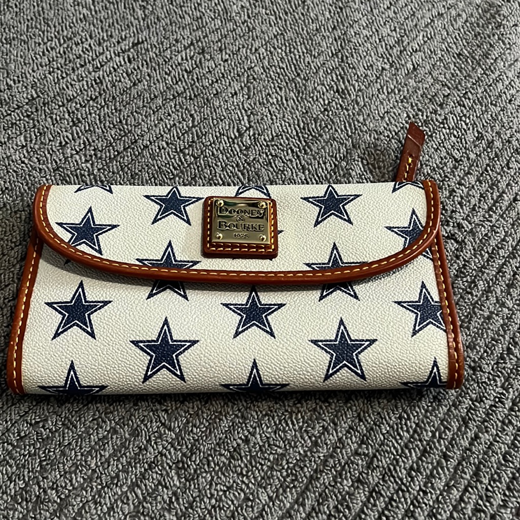 Beautiful Dooney  Bourke Brand New Authentic